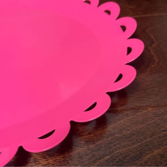 Spritz Bright Pink Doily Scalloped Serving or Vanity Tray - Picture 3 of 10